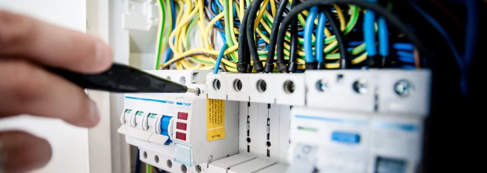 When-Should-You-Contact-An-Emergency-Electrician